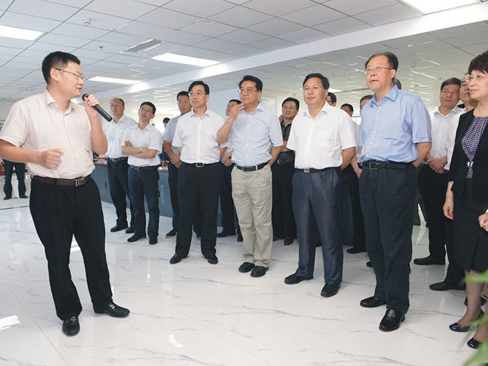 安徽省委常委、合肥市委書記吳存榮，合肥市黨政代表團一行蒞臨我集團參觀考察